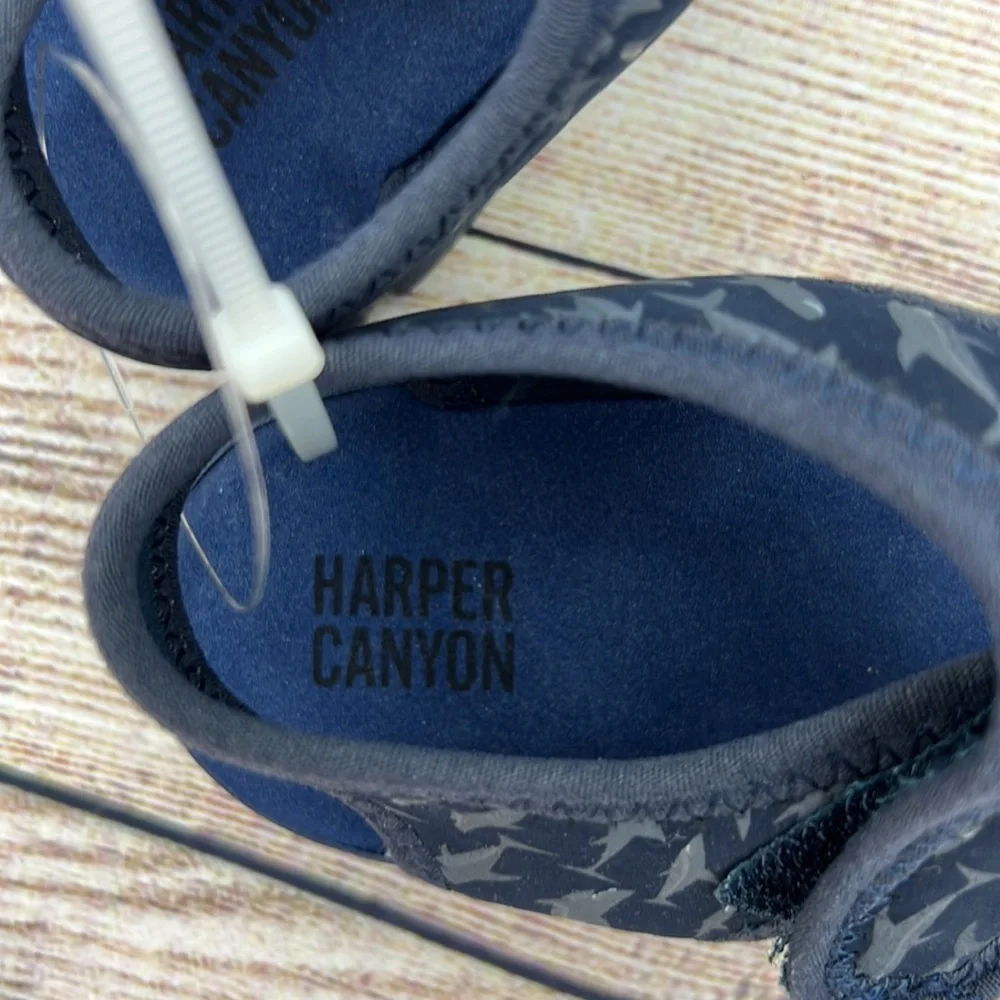 Harper Canyon Shark Navy Sandals Sz 9M